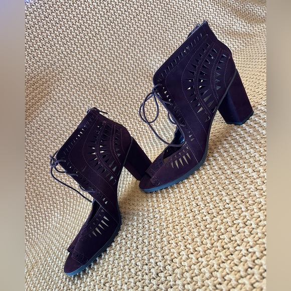 Burgundy heel boots - Picture 2 of 10